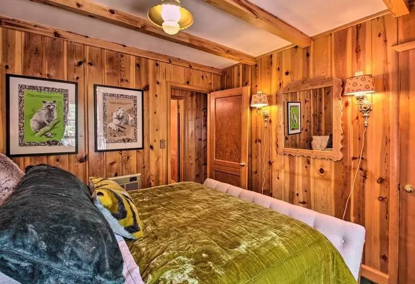 1 Mi To Rainbow Lake: Lakeside Cabin W/ Deck!