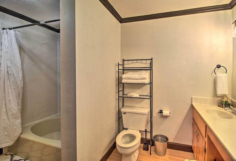 1 Mi To Rainbow Lake: Lakeside Cabin W/ Deck!