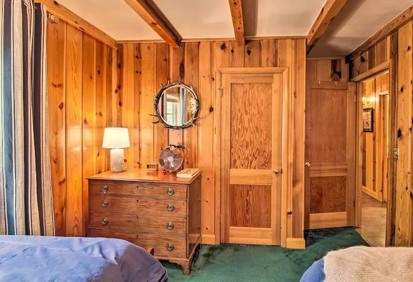 1 Mi To Rainbow Lake: Lakeside Cabin W/ Deck!