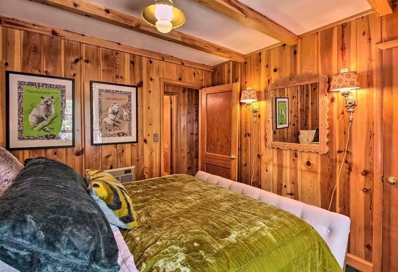 1 Mi To Rainbow Lake: Lakeside Cabin W/ Deck!