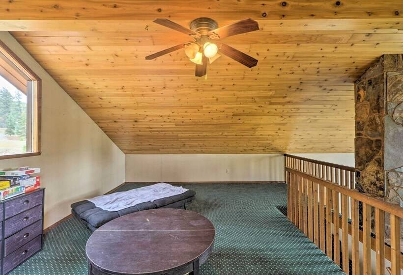 Pet Friendly Lakeside Hideaway ~ 1 Mi To Downtown!