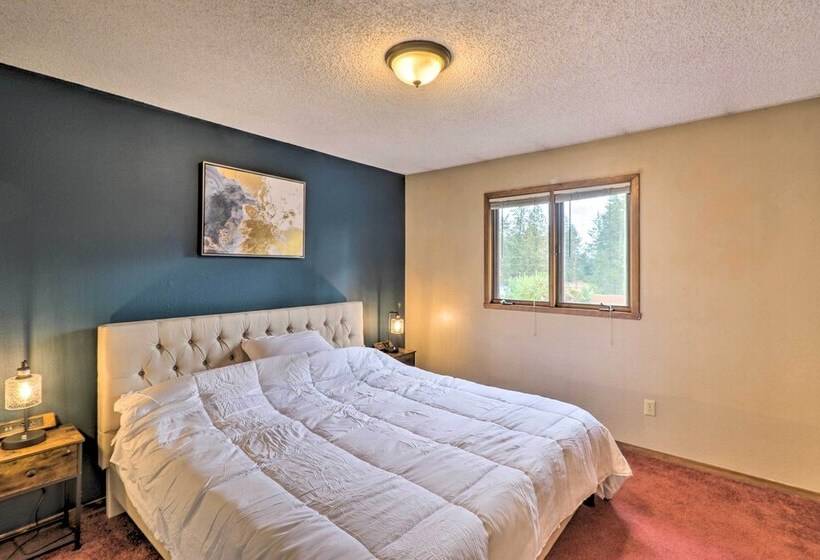 Pet Friendly Lakeside Hideaway ~ 1 Mi To Downtown!