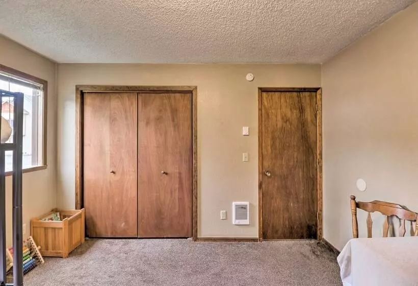 Pet Friendly Lakeside Hideaway ~ 1 Mi To Downtown!