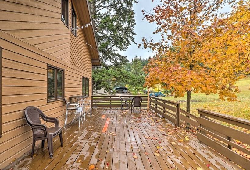 Pet Friendly Lakeside Hideaway ~ 1 Mi To Downtown!