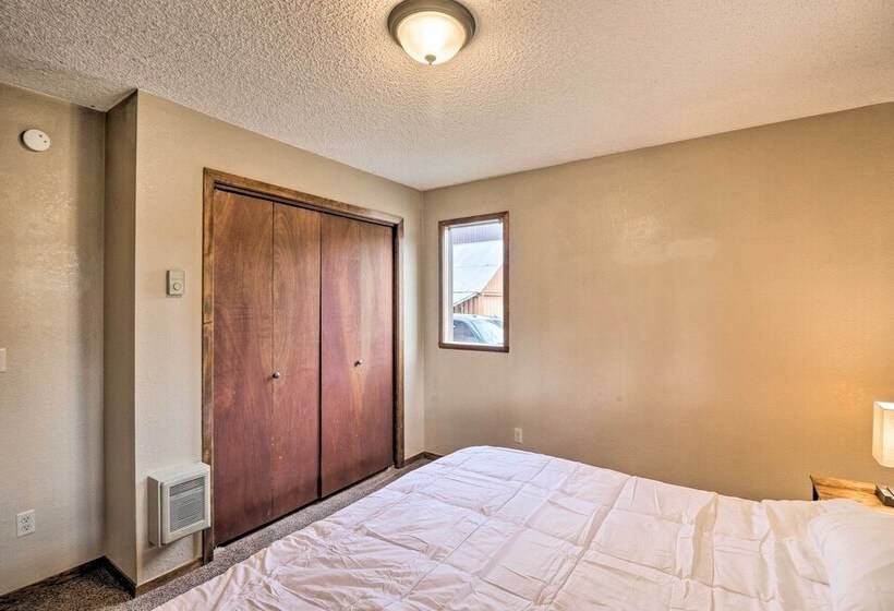 Pet Friendly Lakeside Hideaway ~ 1 Mi To Downtown!