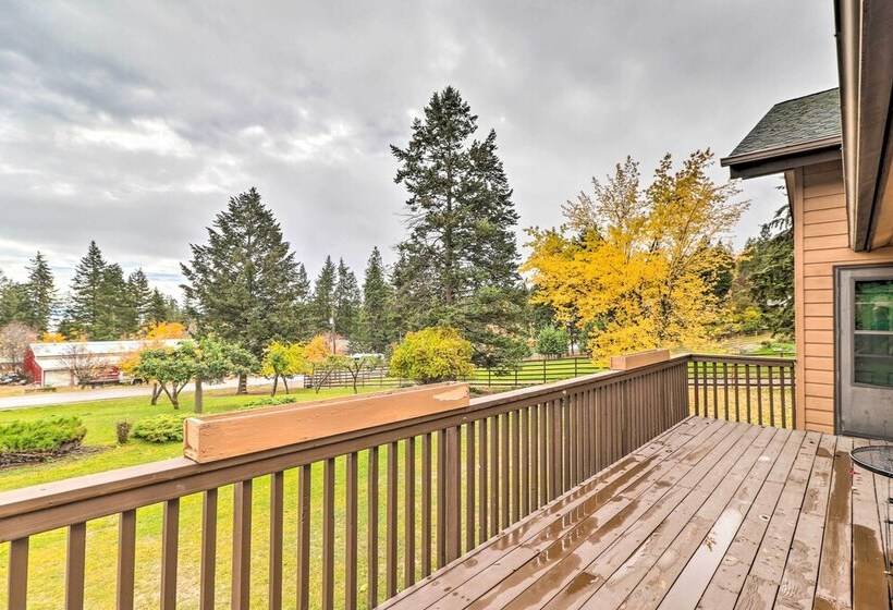 Pet Friendly Lakeside Hideaway ~ 1 Mi To Downtown!