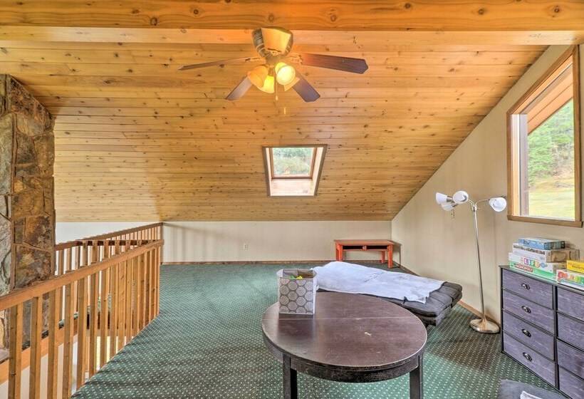 Pet Friendly Lakeside Hideaway ~ 1 Mi To Downtown!