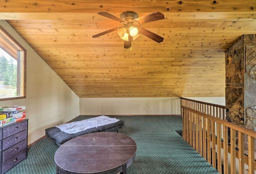 Pet Friendly Lakeside Hideaway ~ 1 Mi To Downtown!
