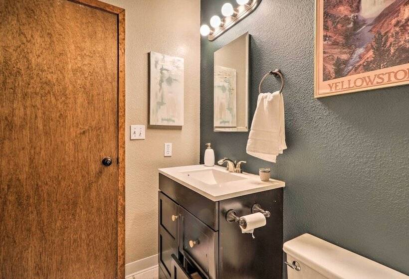 Pet Friendly Lakeside Hideaway ~ 1 Mi To Downtown!