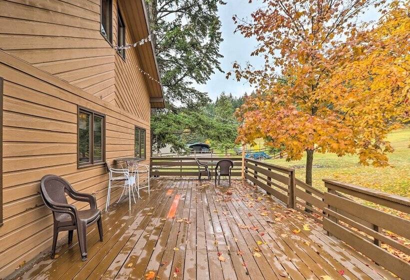 Pet Friendly Lakeside Hideaway ~ 1 Mi To Downtown!