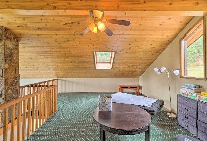 Pet Friendly Lakeside Hideaway ~ 1 Mi To Downtown!