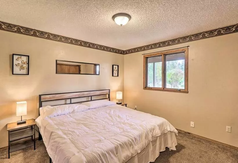 Pet Friendly Lakeside Hideaway ~ 1 Mi To Downtown!