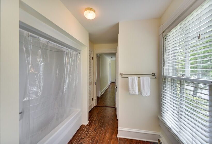 15 Mi To Gloucester: Waterfront Mathews Home!