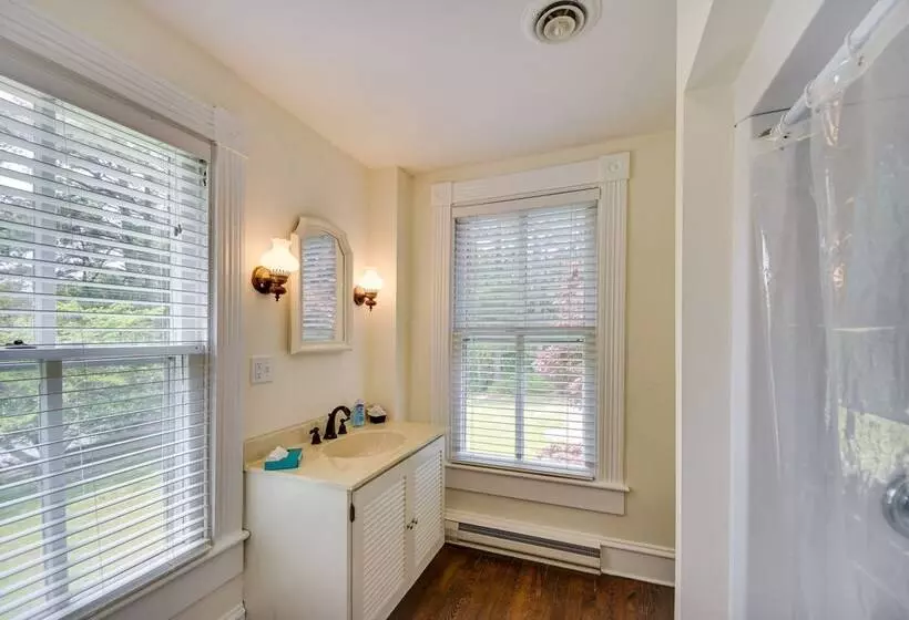 15 Mi To Gloucester: Waterfront Mathews Home!