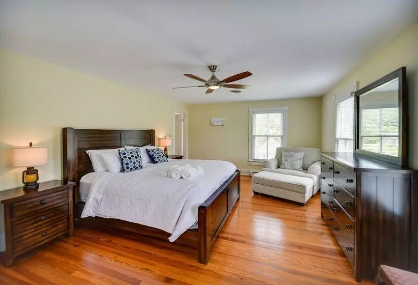 15 Mi To Gloucester: Waterfront Mathews Home!