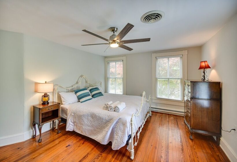 15 Mi To Gloucester: Waterfront Mathews Home!