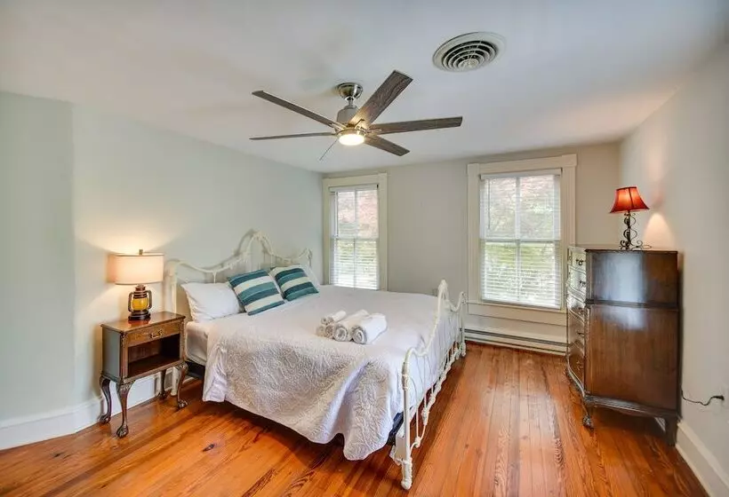 15 Mi To Gloucester: Waterfront Mathews Home!