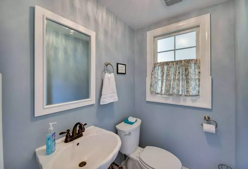 15 Mi To Gloucester: Waterfront Mathews Home!