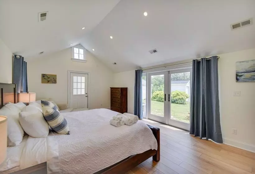 15 Mi To Gloucester: Waterfront Mathews Home!