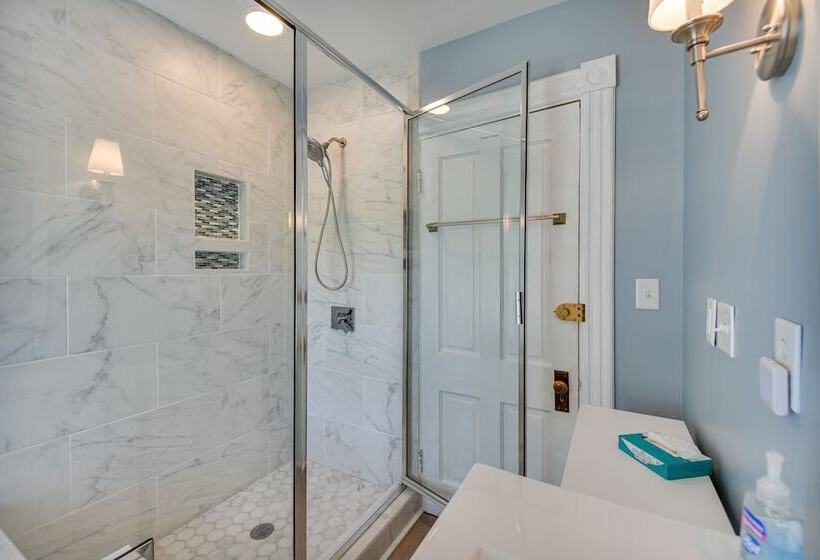 15 Mi To Gloucester: Waterfront Mathews Home!