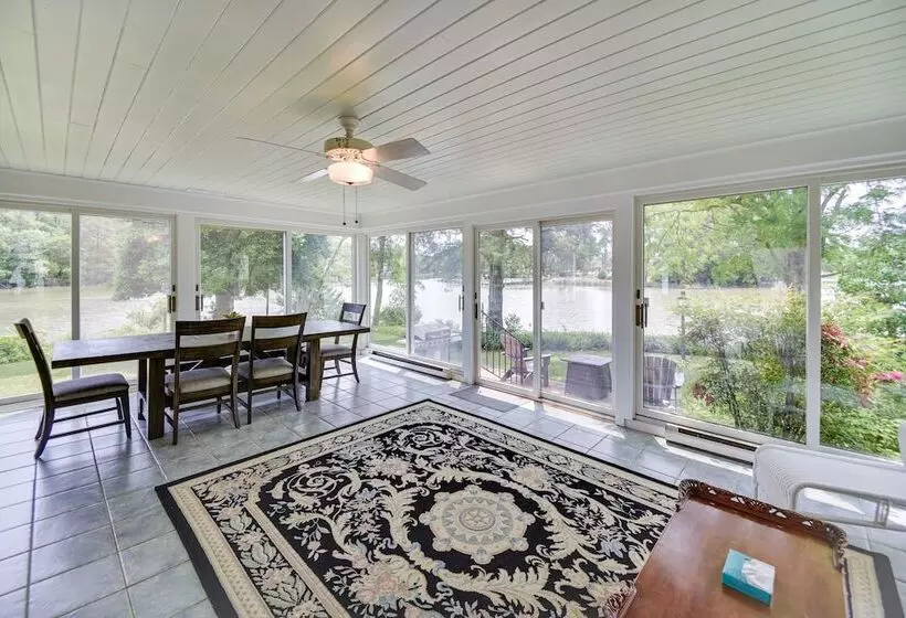 15 Mi To Gloucester: Waterfront Mathews Home!