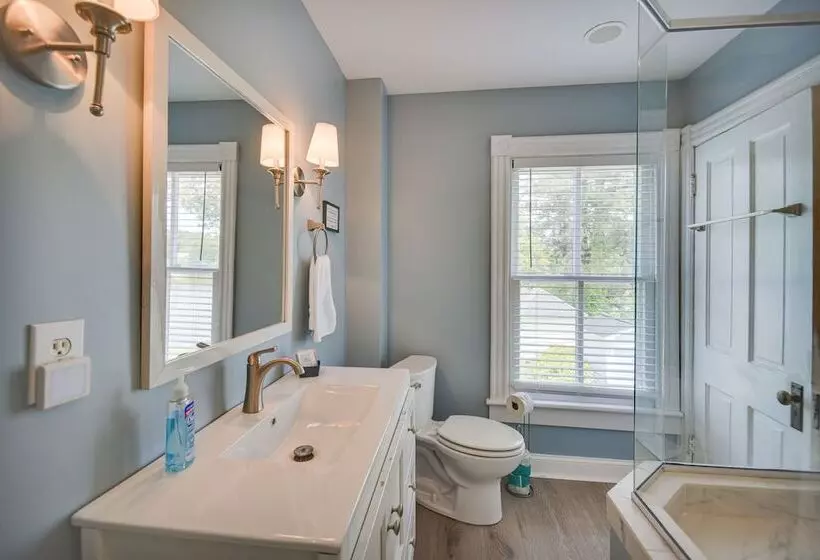 15 Mi To Gloucester: Waterfront Mathews Home!