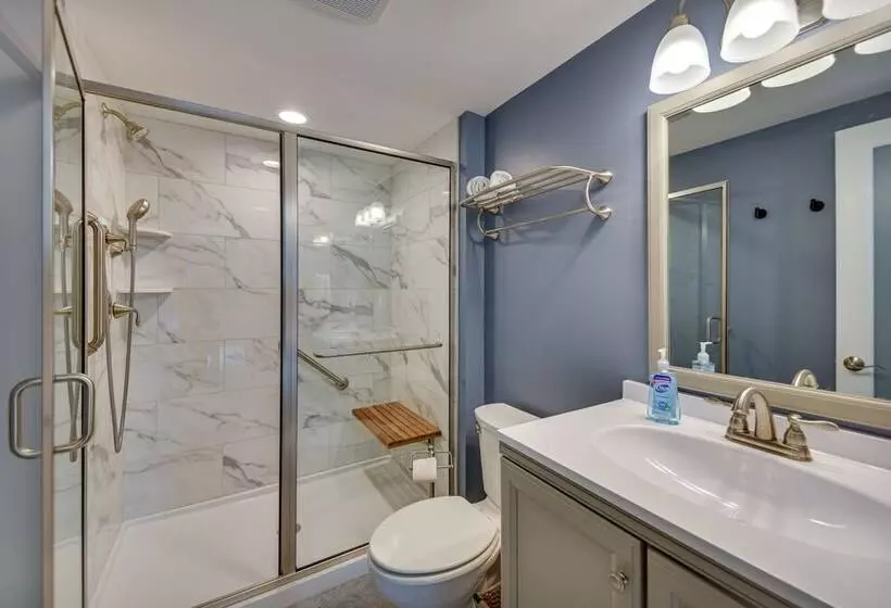 15 Mi To Gloucester: Waterfront Mathews Home!