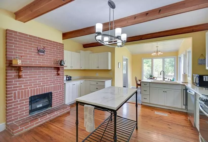 15 Mi To Gloucester: Waterfront Mathews Home!