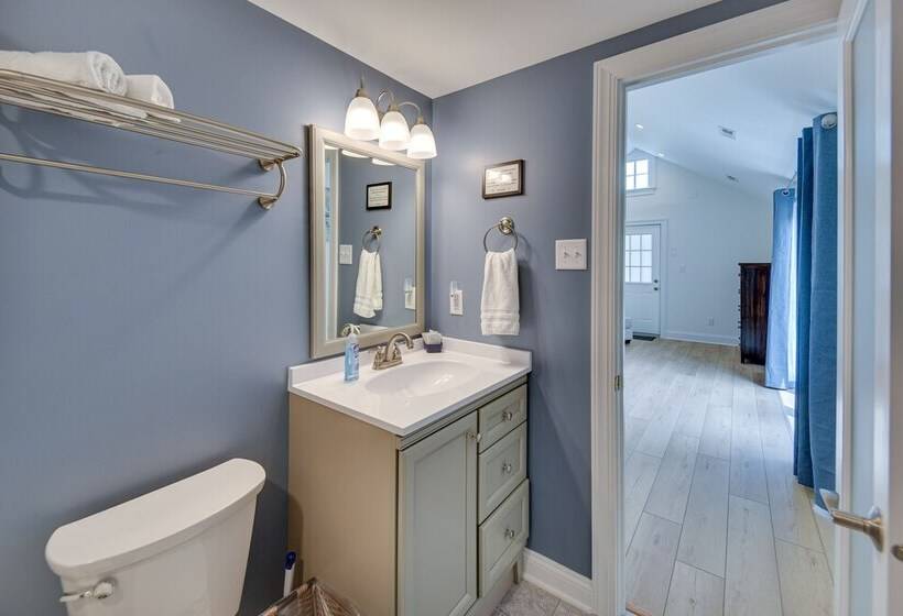 15 Mi To Gloucester: Waterfront Mathews Home!