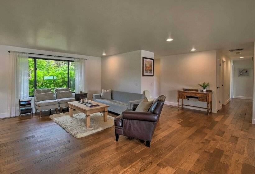 Stylish Olympia Home W/ Private Boat Dock!