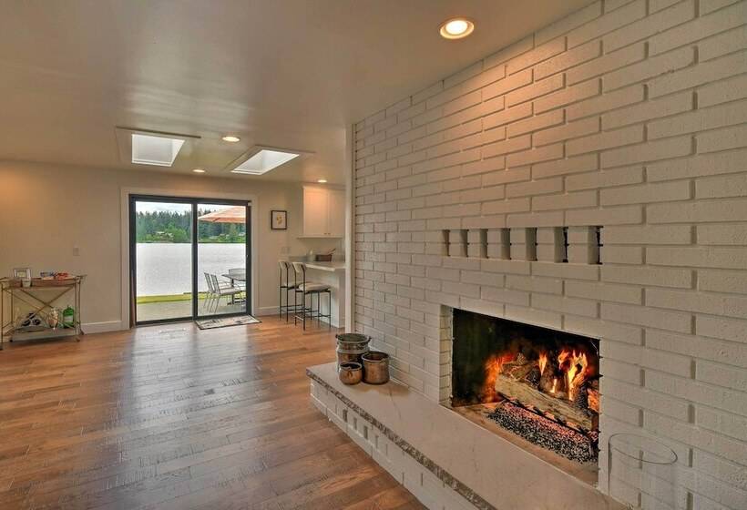 Stylish Olympia Home W/ Private Boat Dock!