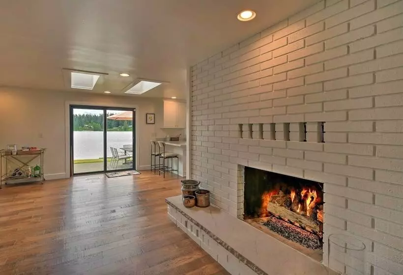 Stylish Olympia Home W/ Private Boat Dock!