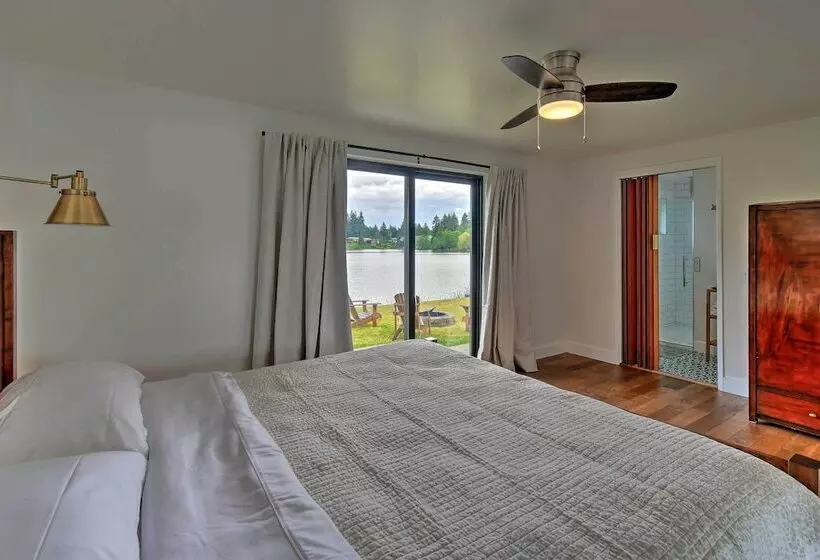 Stylish Olympia Home W/ Private Boat Dock!