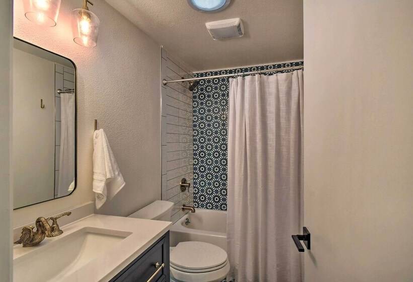 Stylish Olympia Home W/ Private Boat Dock!