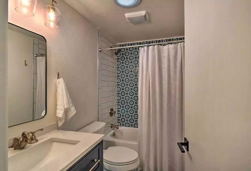 Stylish Olympia Home W/ Private Boat Dock!