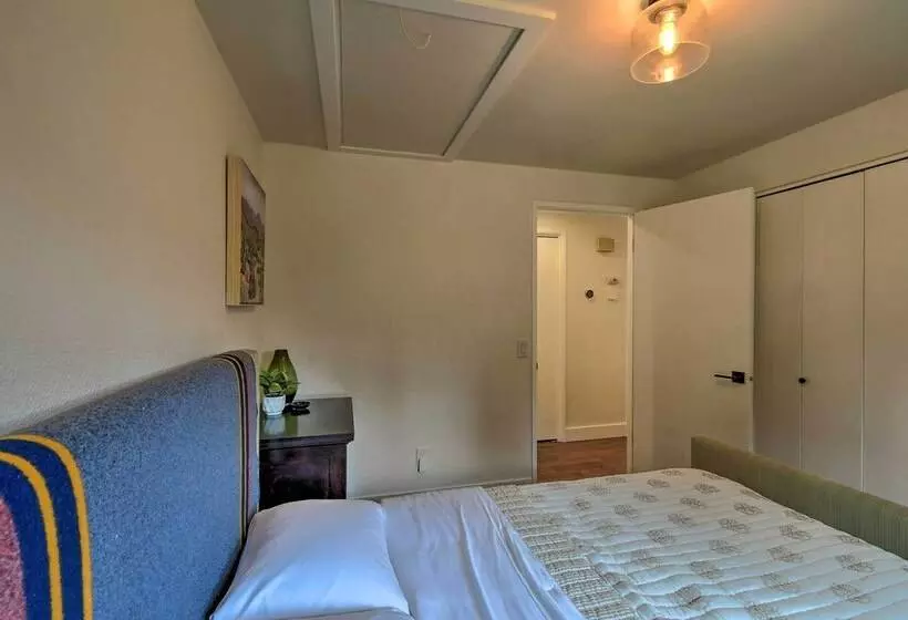 Stylish Olympia Home W/ Private Boat Dock!