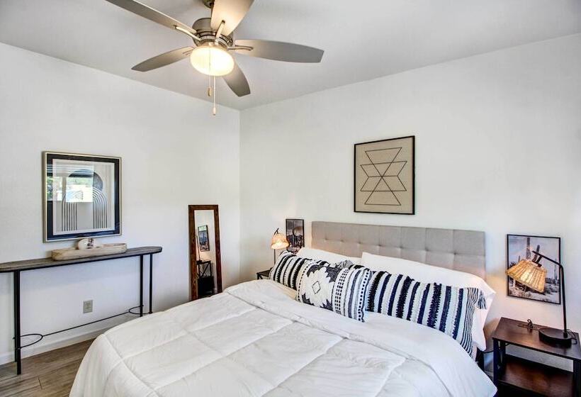 Stylish Tucson Home W/ Patio & Private Pool!