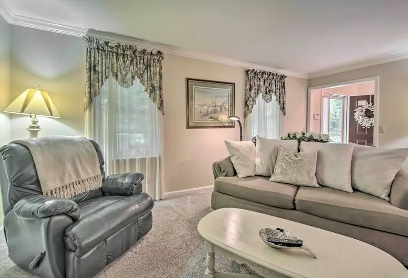 Whitetail Ridge New Cumberland Home With Yard!