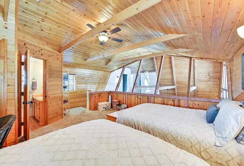 A Frame Munds Park Retreat: 35 Miles To Snowbowl