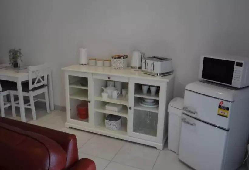 Aamiaismajoitus (B&B) Victor Holidays