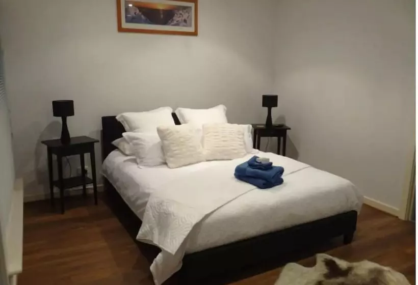 Aamiaismajoitus (B&B) Victor Holidays