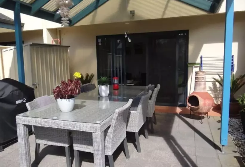 Aamiaismajoitus (B&B) Victor Holidays