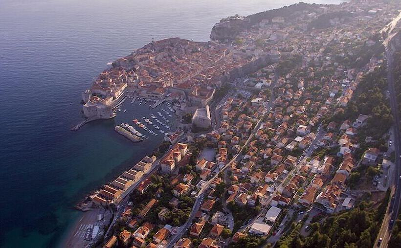 تختخواب و صبحانه Villa Paradiso