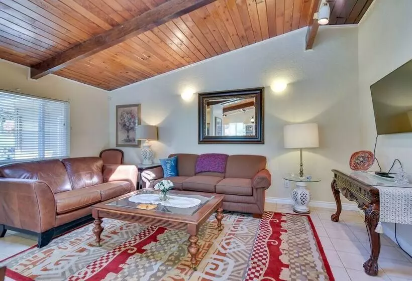 Charming Aloha Vacation Rental, 12 Mi To Portland!