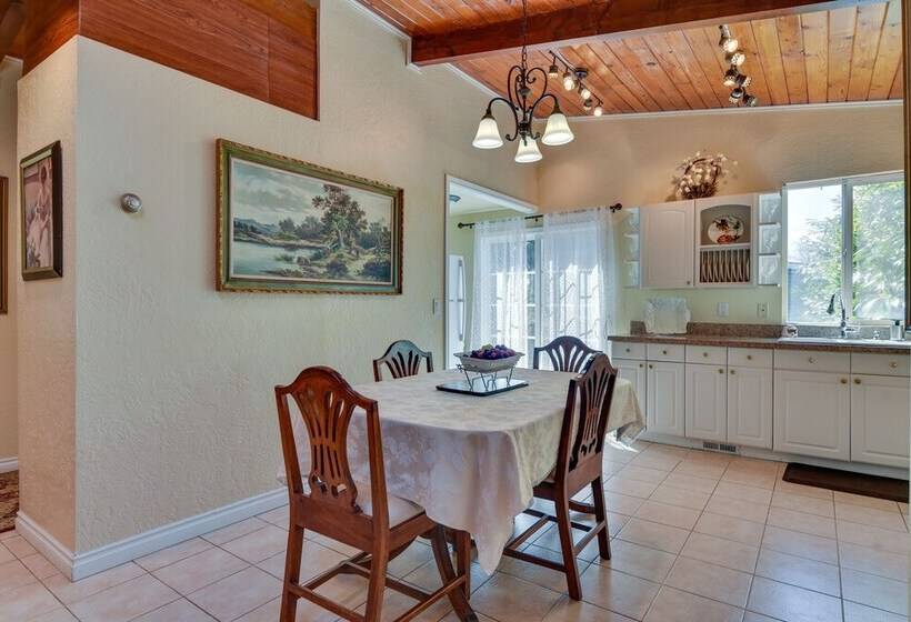 Charming Aloha Vacation Rental, 12 Mi To Portland!