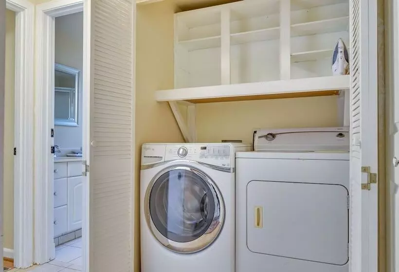 Charming Aloha Vacation Rental, 12 Mi To Portland!