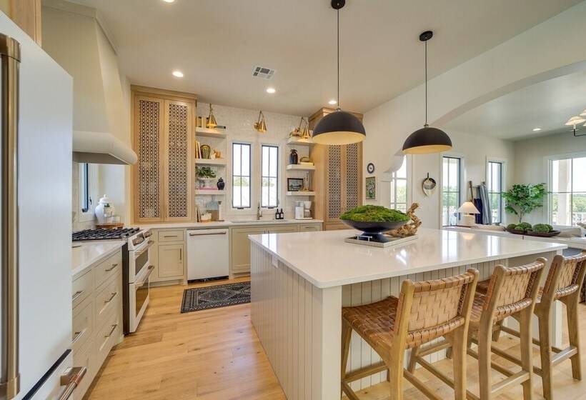 Charming Carlton Landing Home: Walk To Lake!