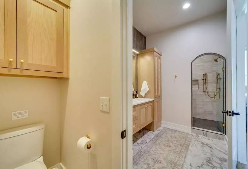 Charming Carlton Landing Home: Walk To Lake!