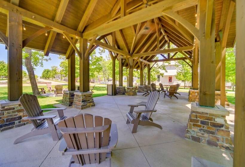 Charming Carlton Landing Home: Walk To Lake!