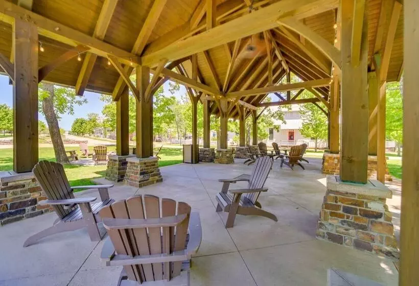 Charming Carlton Landing Home: Walk To Lake!